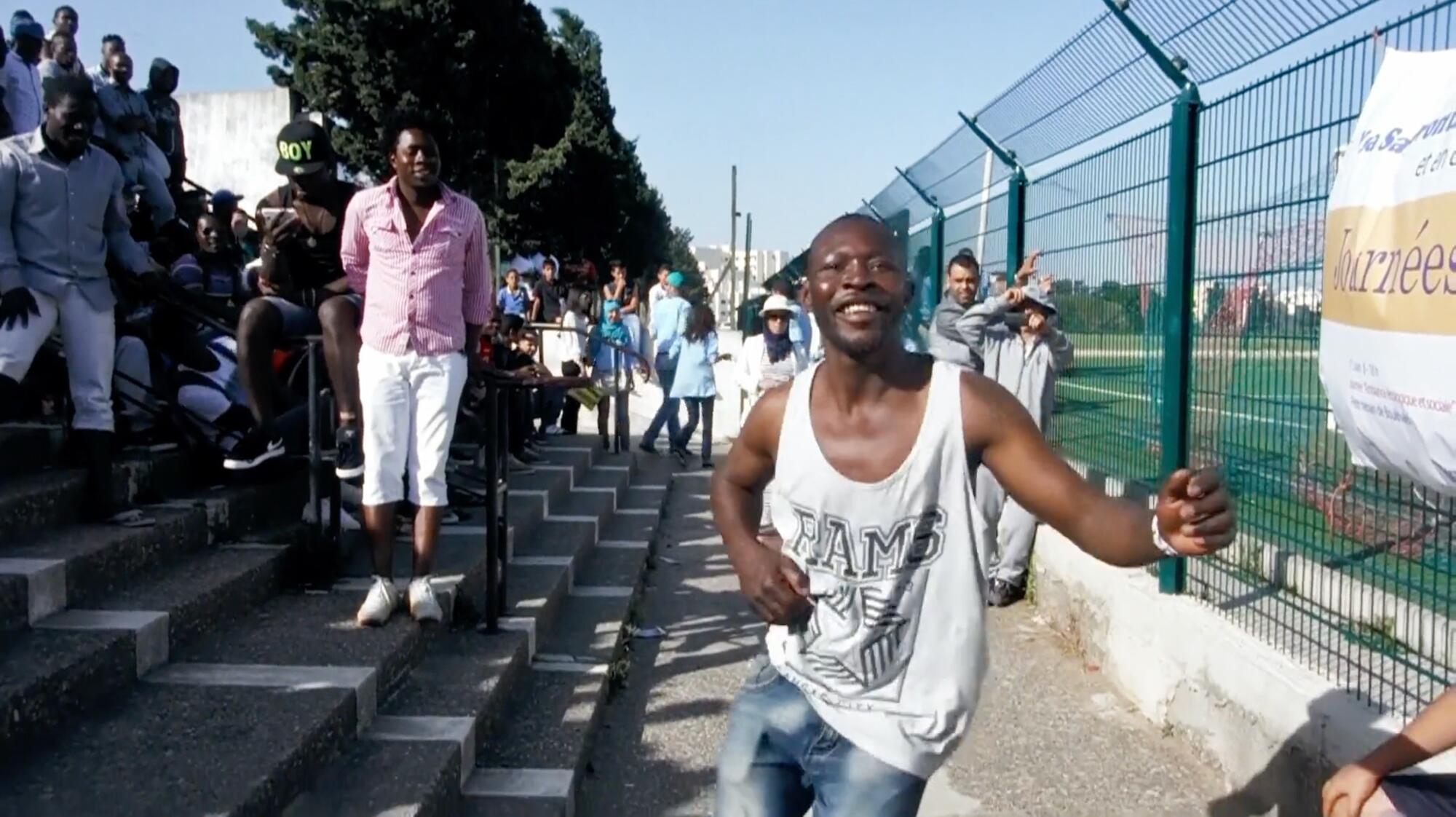Fotograma de la película ‘Les voyageurs’ del director David Bingong